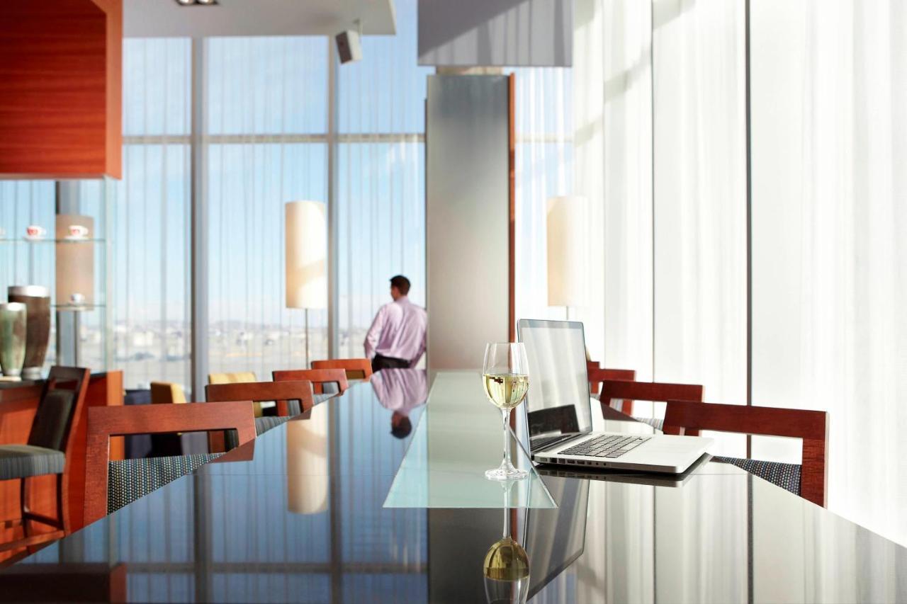 Marriott Montreal Airport In-Terminal Hotel Dorval Εξωτερικό φωτογραφία