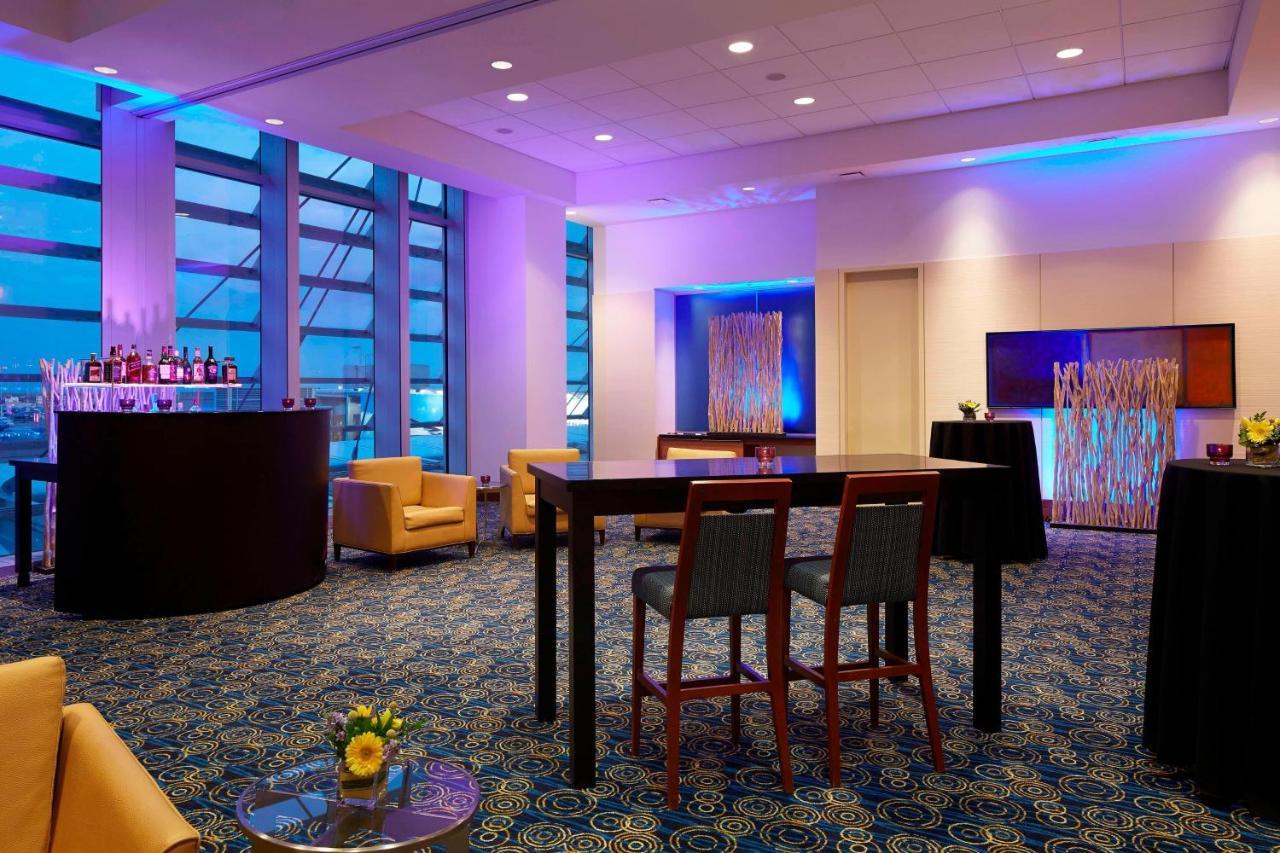 Marriott Montreal Airport In-Terminal Hotel Dorval Εξωτερικό φωτογραφία