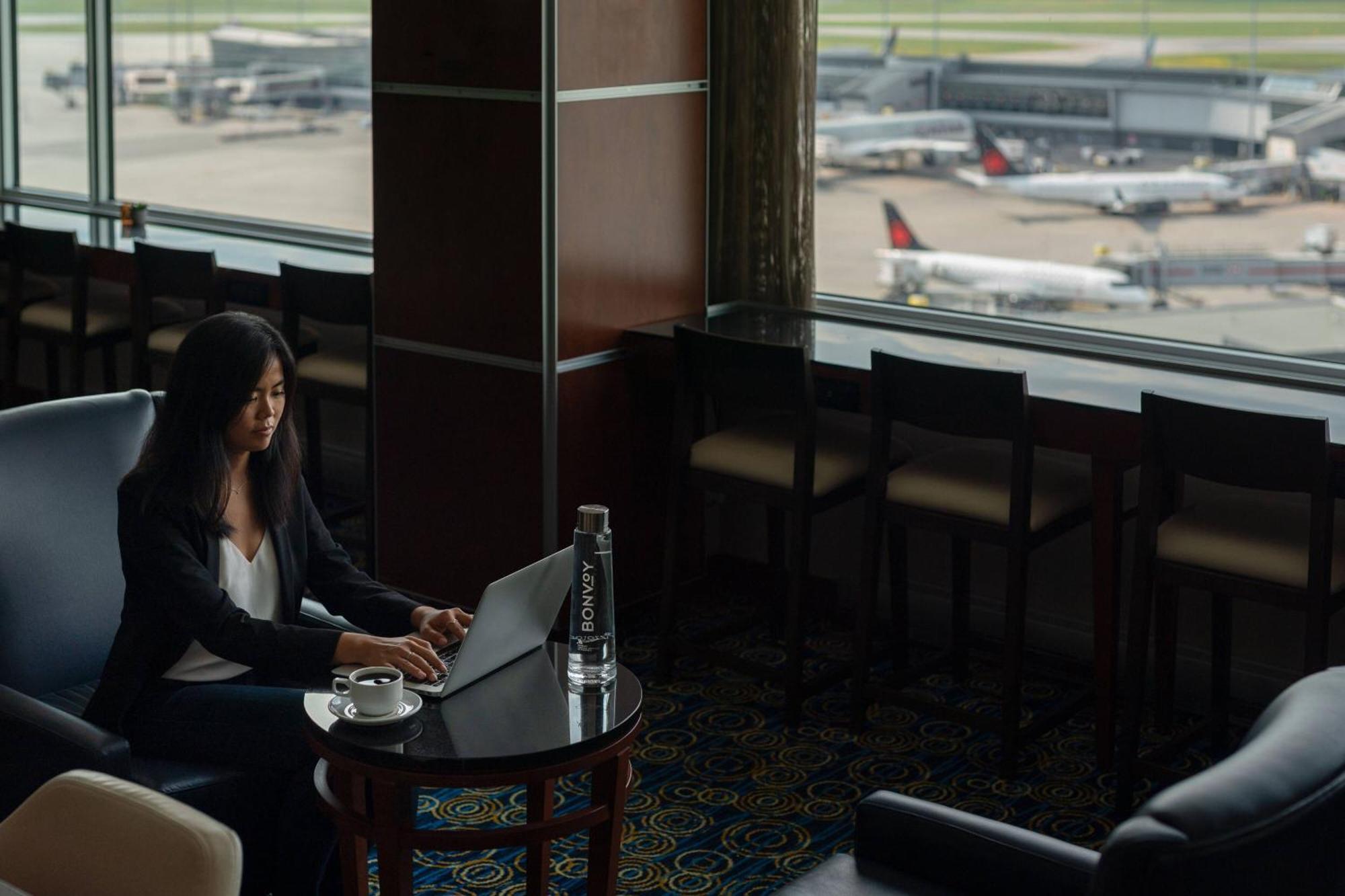 Marriott Montreal Airport In-Terminal Hotel Dorval Εξωτερικό φωτογραφία